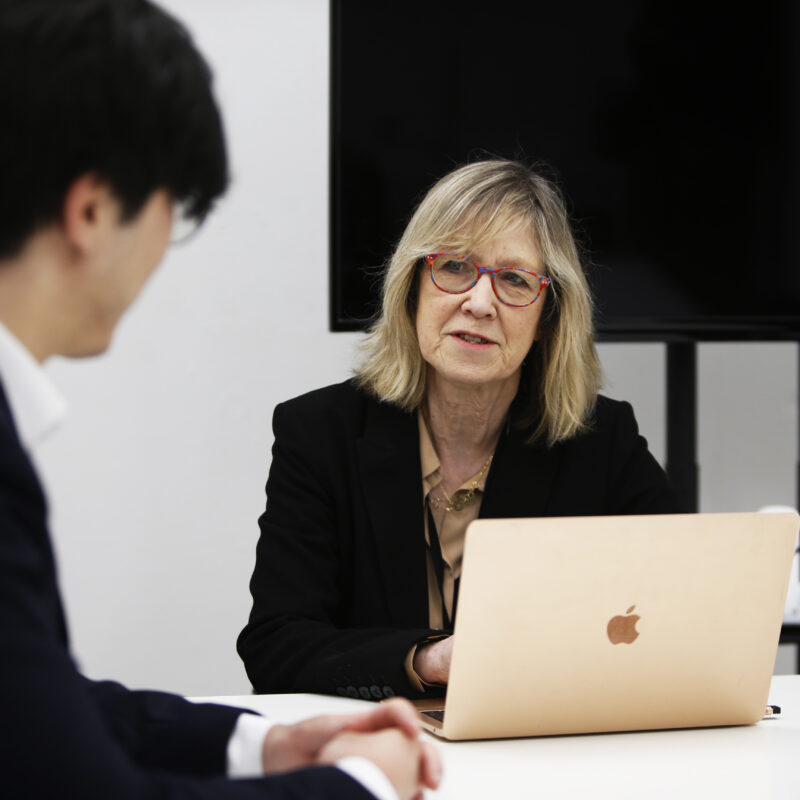 Wendy Oxford Centre for Innovation Wendy Tindsley, Innovation Director supports a entrepreneur at the Wood Centre for Innovation.